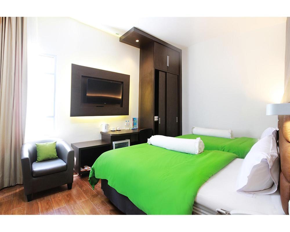Emerald Hotel Ternate Exterior photo
