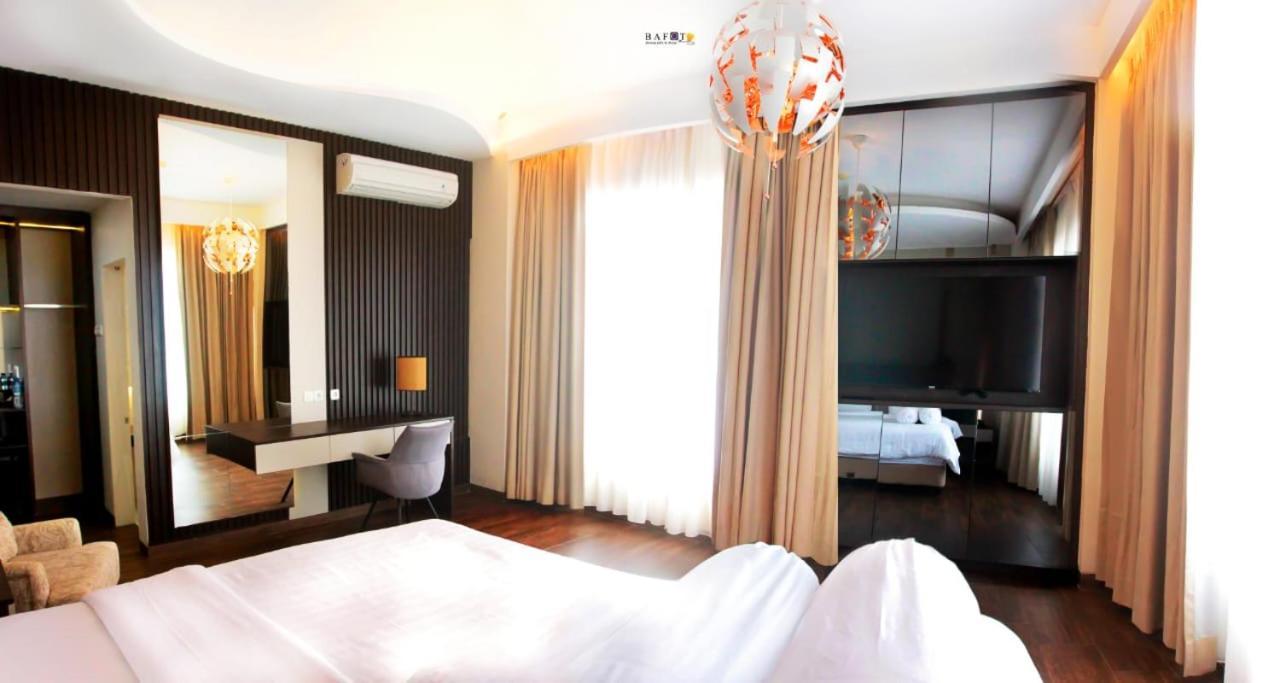 Emerald Hotel Ternate Exterior photo