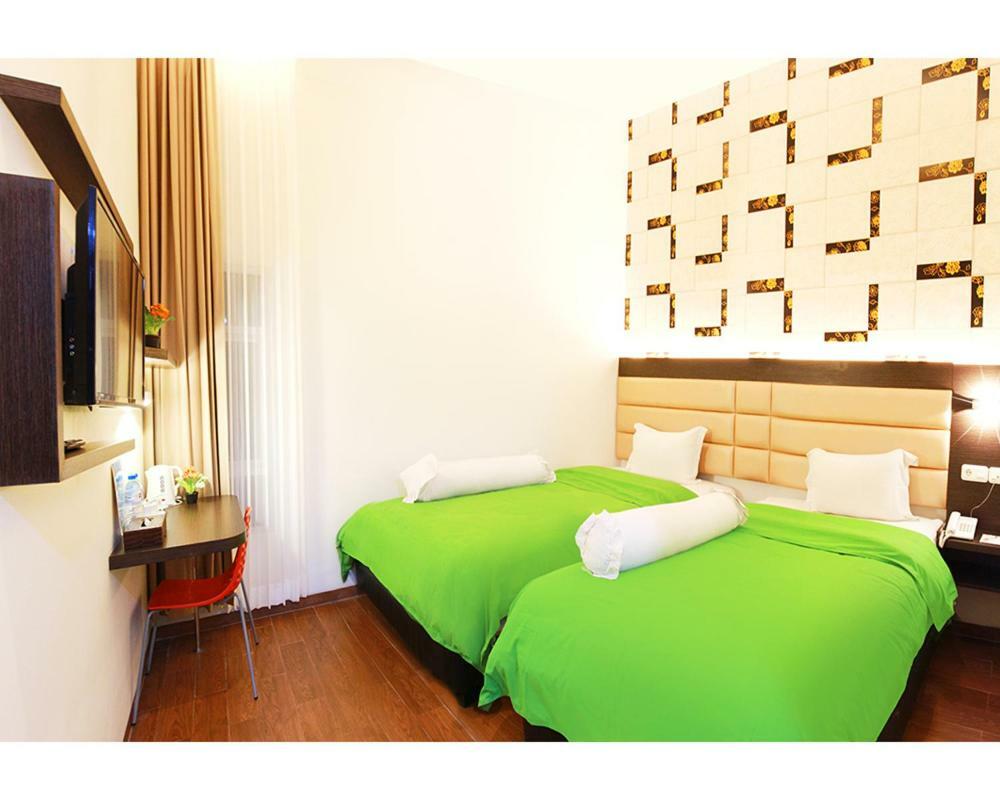 Emerald Hotel Ternate Exterior photo