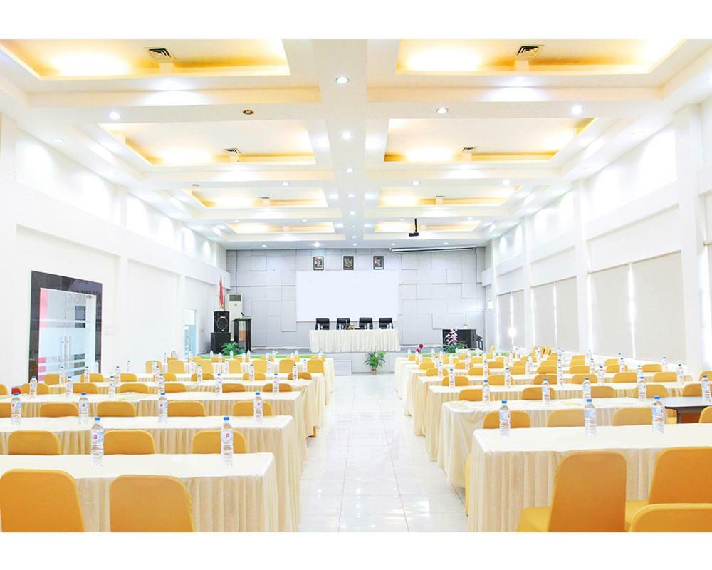 Emerald Hotel Ternate Exterior photo