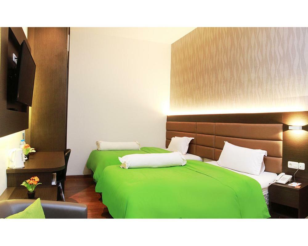 Emerald Hotel Ternate Exterior photo
