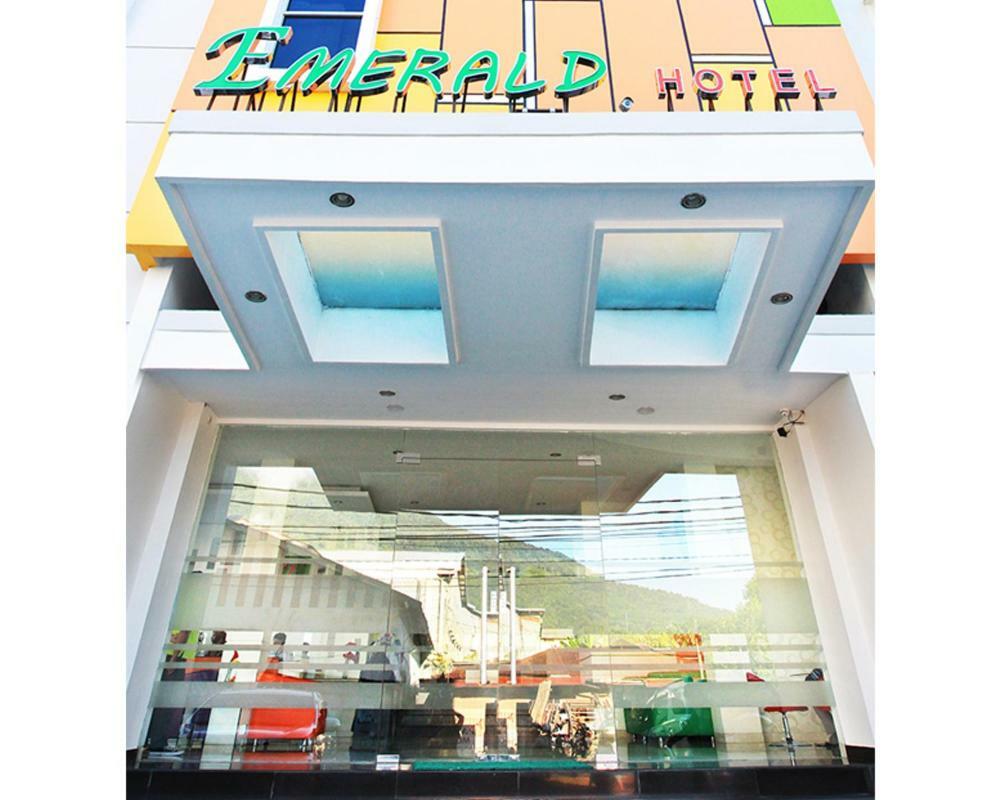 Emerald Hotel Ternate Exterior photo
