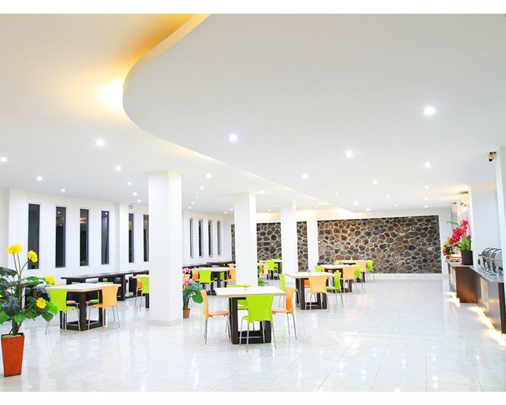 Emerald Hotel Ternate Exterior photo